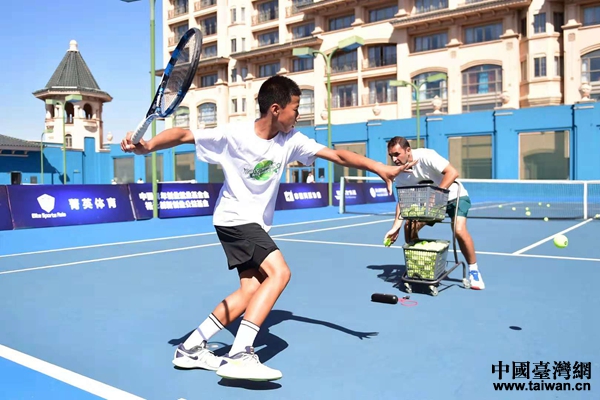 海峡两岸青少年网球交流训练营在广州星河湾开营 海峡两岸青少年网球交流训练营在广州星河湾开营