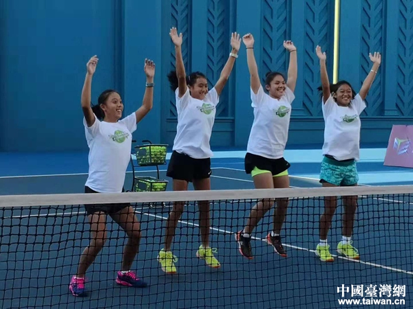 海峡两岸青少年网球交流训练营在广州星河湾开营 海峡两岸青少年网球交流训练营在广州星河湾开营