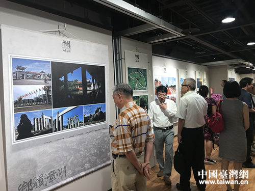 台北民众看展 台北民众看展