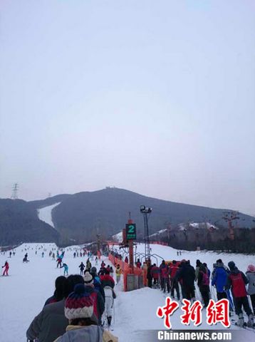 (ַƽһڱ黬ѩѩеһʱƮѩ⾪ϲܷ߹ͼ)