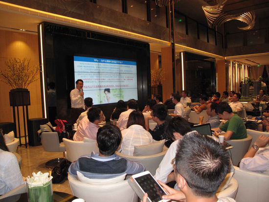 近日,台湾青年创业代表团一行23人到杭州市拱墅区参观考察,寻求创意、创新、创业的科技文化交流项目。杭州市台办、区台办、区招商局、和睦街道和企业等单位负责人陪同。