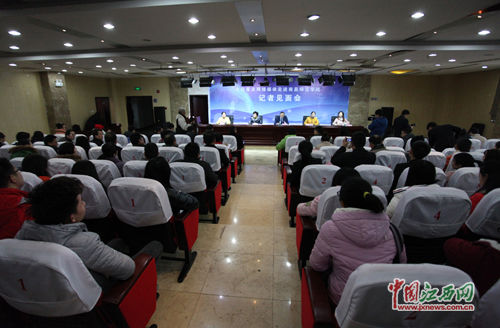 校党委副书记、校长林加奇对话全国网媒记者