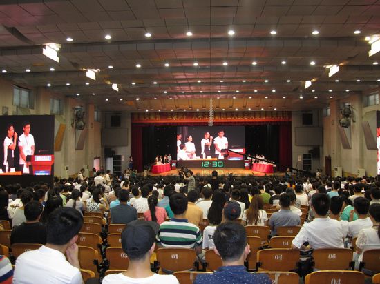 9月6日,首届安徽省“互联网+”大学生创新创业大赛暨首届中国“互联网+”大学生创新创业大赛选拔赛在合肥工业大学落下帷幕。在当天下午举行的总决赛终极对决中,中国科大“车停哪儿”智慧停车项目、合工大物联芯温室智慧种植云管家项目分别摘得创意组和实践组冠军。