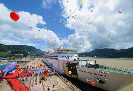 The launching ceremony of combined passenger-cargo vessel "New Golden Bridge II" is held in Fuzhou, capital of southeast China's Fujian Province, July 13, 2009. The first combined passenger-cargo vessel left the Chinese mainland bound directly for Taiwan Monday morning. It is the maiden voyage after the mainland and Taiwan started direct air and sea transport and postal services last December.