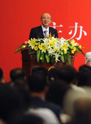 Kuomintang (KMT) Chairman Wu Poh-hsiung speaks at the fifth Cross-Straits Economic, Trade and Culture forum held in Changsha, capital of central China's Hunan Province, July 12, 2009. The fifth Cross-Straits Economic, Trade and Culture forum closed here Sunday.