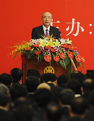 Chinese Kuomintang Chairman Wu Poh-hsiung speaks during the opening of the fifth Cross-Straits Economic, Trade and Culture Forum in Changsha, central China's Hunan Province, July 11, 2009. (Xinhua/Li Ga)