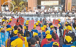 劳工抗议.jpg