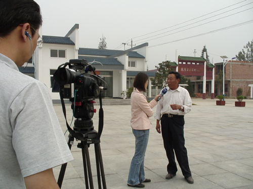 台湾中天电视台在安徽省凤阳县小岗村采访