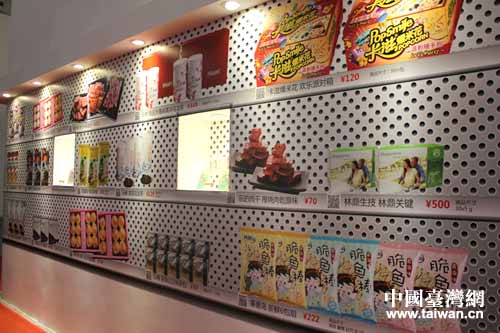 电子商务馆的“扫码墙” 现场扫码就可以购买。 电子商务馆的“扫码墙” 现场扫码就可以购买。