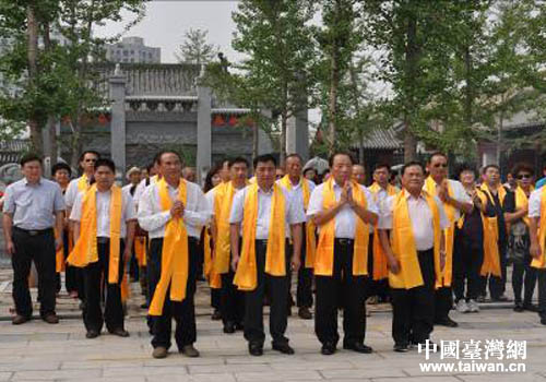 台湾客人在怀朴园举办庄严肃穆的祭拜仪式 台湾客人在怀朴园举办庄严肃穆的祭拜仪式