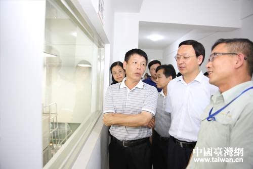 广西台办主任刘侃向玉林市委常委、副市长刘世斌总厂长陈启明了解旺旺玉林总厂发展情况 广西台办主任刘侃向玉林市委常委、副市长刘世斌总厂长陈启明了解旺旺玉林总厂发展情况