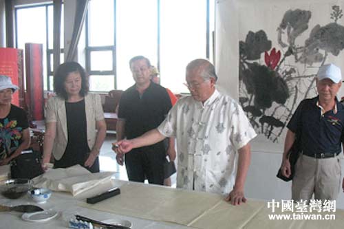 海峡两岸书法家在山东威海以笔会友 海峡两岸书法家在山东威海以笔会友