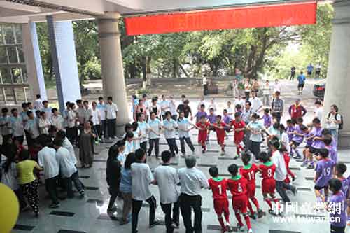 手拉手跳起台湾少数民族舞蹈 手拉手跳起台湾少数民族舞蹈