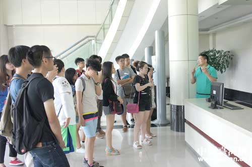 两岸大学生走进“祐康集团透明工场” 两岸大学生走进“祐康集团透明工场”