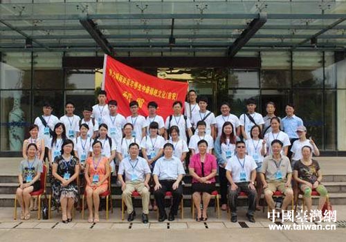 营员们与领导、老师合影留念 营员们与领导、老师合影留念