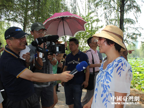 两岸媒体参访团湖野生荷花世界 两岸媒体参访团湖野生荷花世界