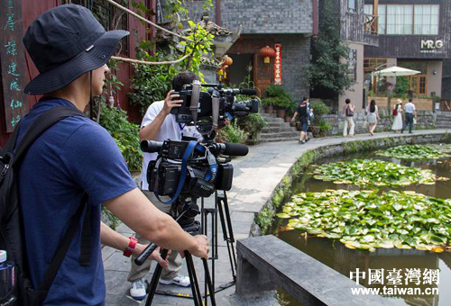 两岸媒体联合采访团赴湘西州吉首市交流采风 两岸媒体联合采访团赴湘西州吉首市交流采风