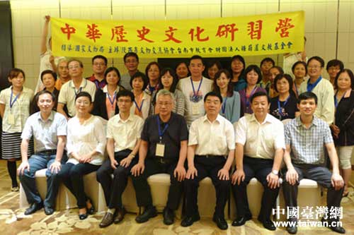 参加研习营活动的全体成员合影 参加研习营活动的全体成员合影