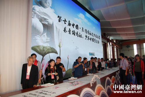 �ڳ��α��ι��������ĵ������黭���ֳ���ͬ���Ƶİ��׳���