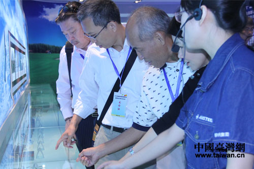 两岸媒体参观攀枝花钒钛高新技术产业园区 两岸媒体参观攀枝花钒钛高新技术产业园区