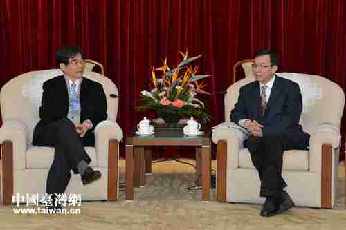 周波副市长(右)会见台湾光宝集团董事长宋恭源一行 周波副市长(右)会见台湾光宝集团董事长宋恭源一行