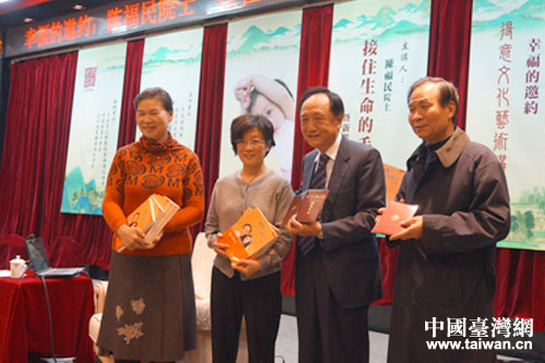 陈福民教授和人民出版社向北京大学和清华大学图书馆赠书 陈福民教授和人民出版社向北京大学和清华大学图书馆赠书