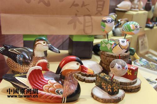 三义鸭宝箱木雕展品 三义鸭宝箱木雕展品