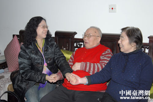 卢丽安会长慰问老台胞杜长庚 卢丽安会长慰问老台胞杜长庚