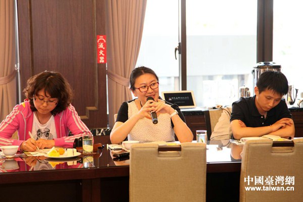 北京石刻艺术博物馆馆长助理石奕在研讨会上发言。(中国台湾网 雍紫薇 摄) 北京石刻艺术博物馆馆长助理石奕在研讨会上发言。(中国台湾网 雍紫薇 摄)