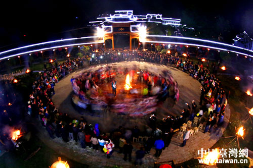 �쵼��̨��α�������ͬ��������������