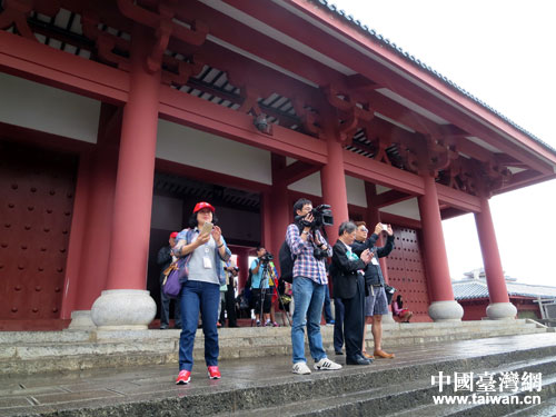 媒体团来到崇圣寺三塔进行采访报道活动 媒体团来到崇圣寺三塔进行采访报道活动