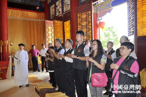 在明道宫敬拜三清道祖众天尊 在明道宫敬拜三清道祖众天尊