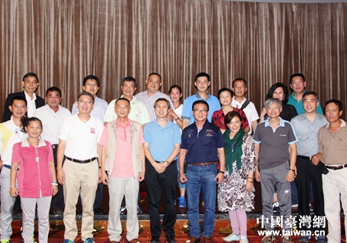 山东省台办、青联负责人与台湾太阳热能产业考察团成员合影 山东省台办、青联负责人与台湾太阳热能产业考察团成员合影