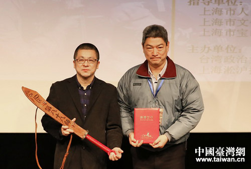 台胞白中祺先生向淞沪馆捐赠淞沪会战期间中国军队第八十八师使用的大刀 台胞白中祺先生向淞沪馆捐赠淞沪会战期间中国军队第八十八师使用的大刀