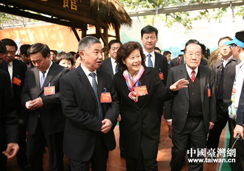 山东省副省长赵润田、省台办主任张雪燕参观第四届台湾农产品精品展示展销会 山东省副省长赵润田、省台办主任张雪燕参观第四届台湾农产品精品展示展销会