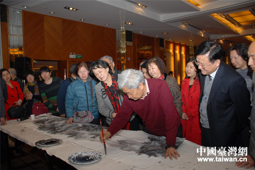 陕西省著名画家赵振川出席本次活动 陕西省著名画家赵振川出席本次活动