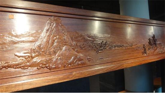 红木版《富春山居图》台湾展出 红木版《富春山居图》台湾展出