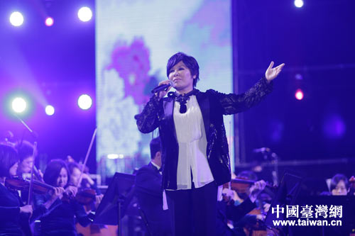 台湾歌手黄小琥演唱《我的心里只有你没有他》、《伴》 台湾歌手黄小琥演唱《我的心里只有你没有他》、《伴》