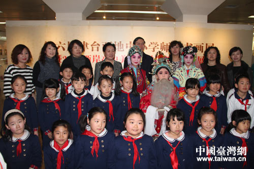 �������̨������Сѧʦ���黭��Ʒչ��Ļ