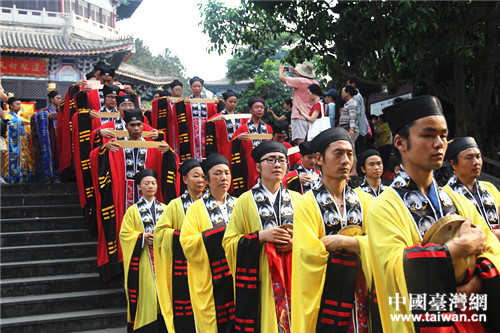 ��������8ʱ20�֣�ӭ������󸹬����