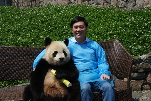 郝龙斌参观中国大熊猫保护研究中心都江堰基地