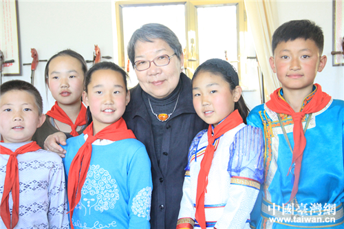 席慕蓉走进鄂尔多斯百年校史小学 席慕蓉走进鄂尔多斯百年校史小学