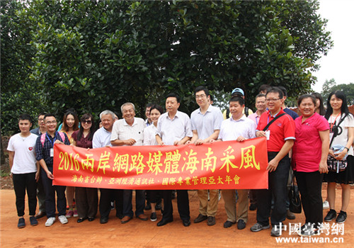 在台资企业古色咖啡农场合影留念 在台资企业古色咖啡农场合影留念