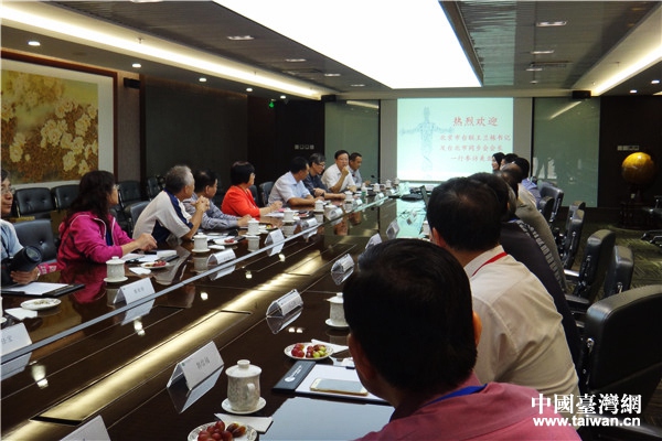 参访团一行与北京市台联领导和美亚生物科技集团领导交流 参访团一行与北京市台联领导和美亚生物科技集团领导交流