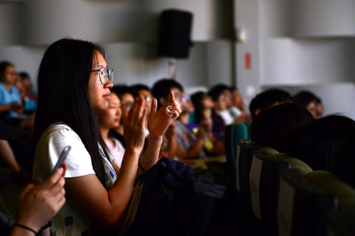 话剧在台湾清华引轰动 现场观众感动落泪