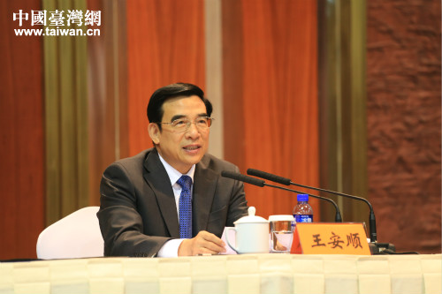 北京市委副书记、市长王安顺作报告
