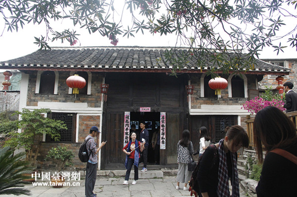 学生参观周恩来父亲故居 学生参观周恩来父亲故居