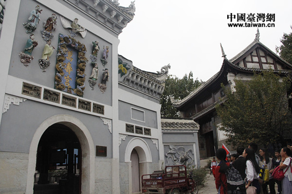 两岸青年参观道教的万寿宫 两岸青年参观道教的万寿宫