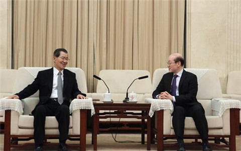 刘结一会见萧万长