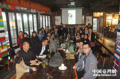 与会诗人合照 与会诗人合照